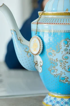 Royal White Thee-Ei Medaillon